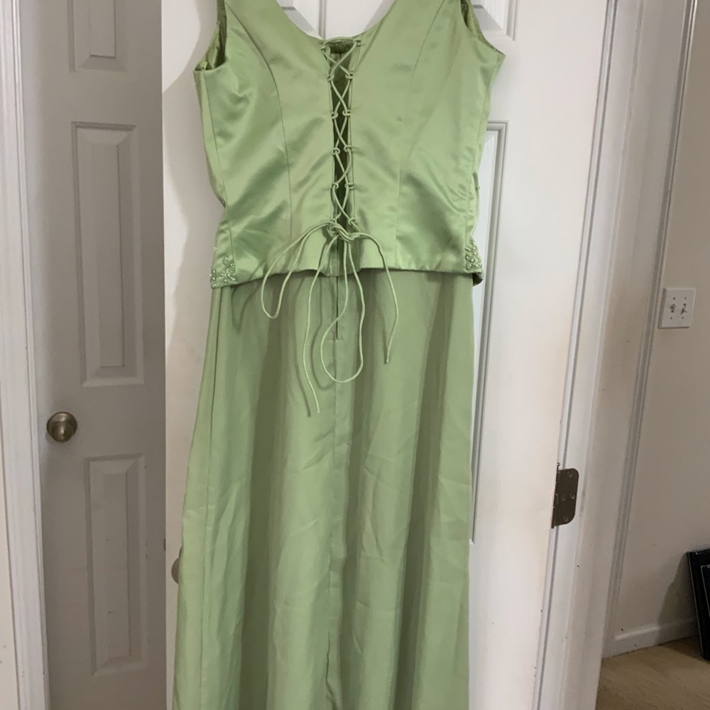 ASPEED GREEN DRESS. - Picture 5 of 10